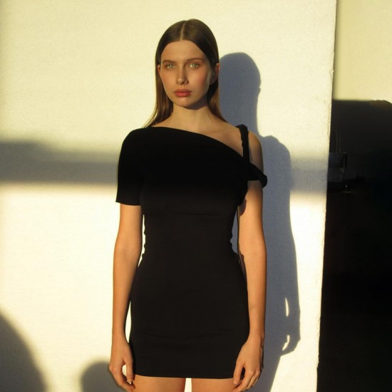 Wholesale of cross-border women's clothing from Europe and America for 2024, featuring a tight top, long-sleeved, solid color, and elegant style.